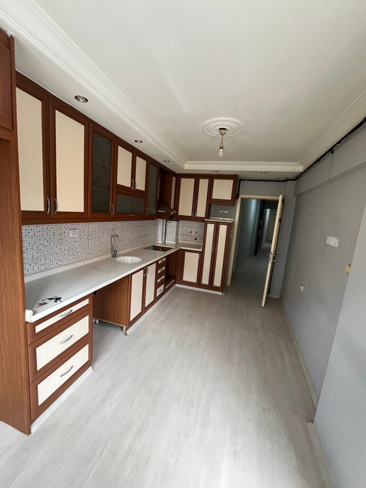 SIRAKAPILARDA SATILIK DAİRE