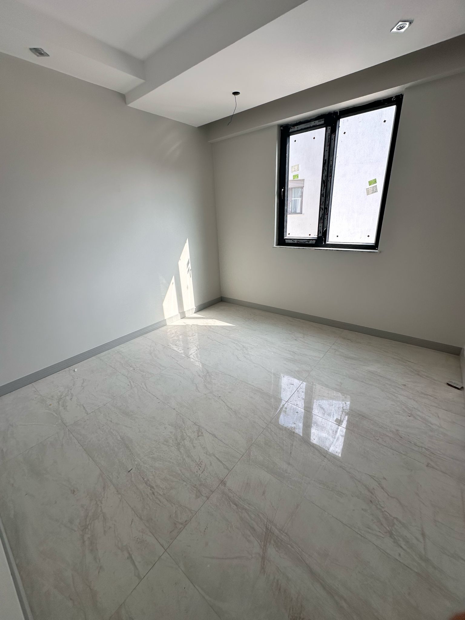 FERHATLAR KOL. YÜRÜME MESAFESİNDE ANAYOLA YAKIN VE CADDE ÜSTÜ SATILIK DAİRE