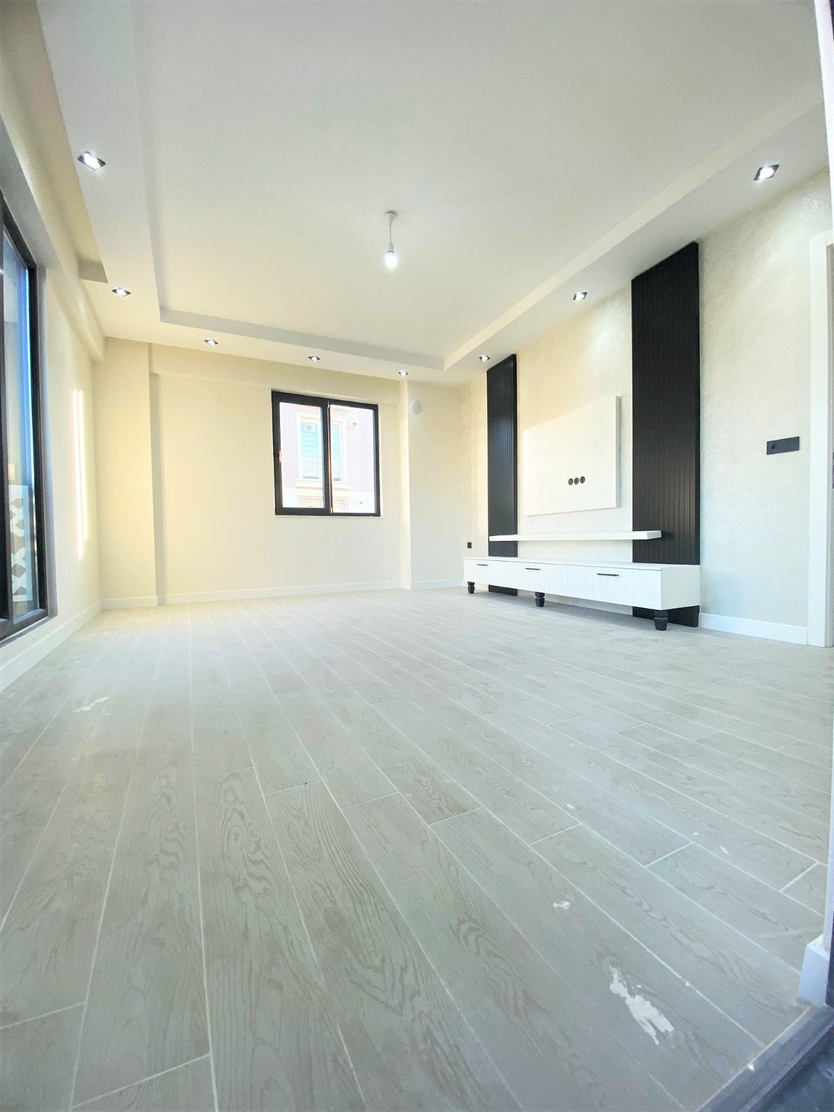 REALLİFE OFFİCE'DEN AKKONAK YEŞİLKÖY CADDE ÜZERİ LÜKS DAİRE