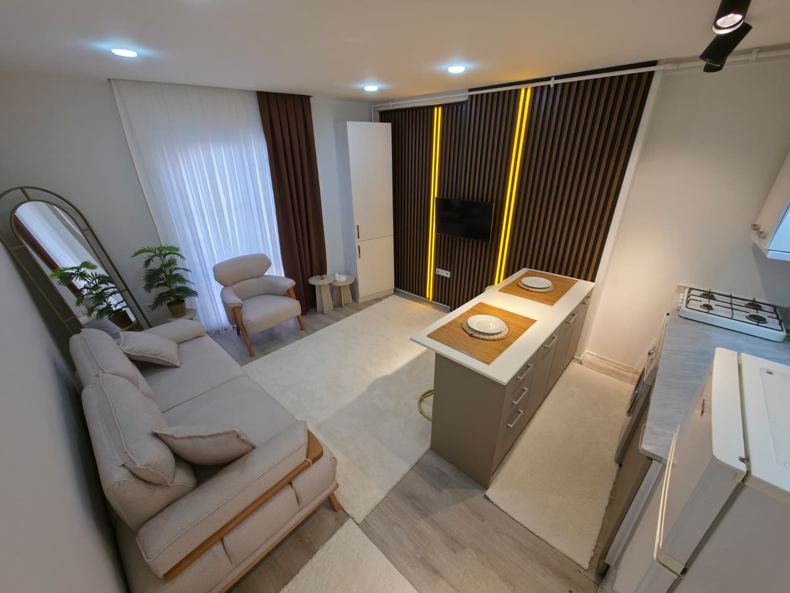 SIRAKAPILAR MAHALLESİ LOZAN CADDESİ YAKINI  FIRAT PASTANESİ ARKASI SATILIK APART